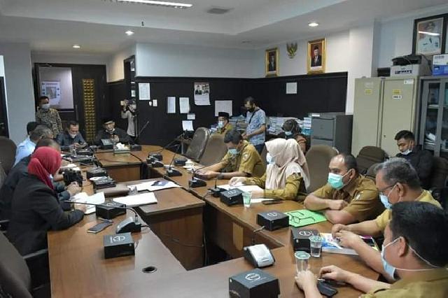 1619502814-Forletnews com-Sesi tanya jawab antara Komisi IV dengan DLHK kota Pekanbaru