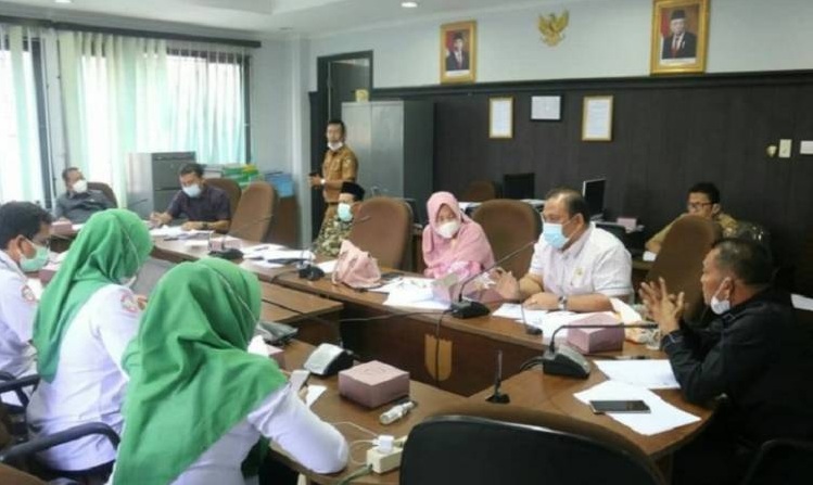 1619504178-Forletnews com-Suasana Hearing Komisi III DPRD Kota Pekanbaru bersama BPJS Kesehatan dan RS Madani 