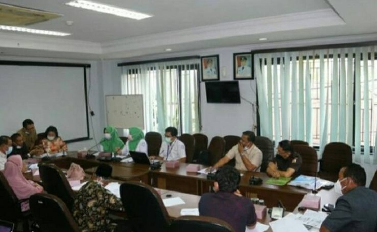 1619504200-Forletnews com-Wakil Ketua Komisi III DPRD Pekanbaru H Ervan, saat memimpin hearing dengan BPJS Kesehatan dan RS Madani(1)