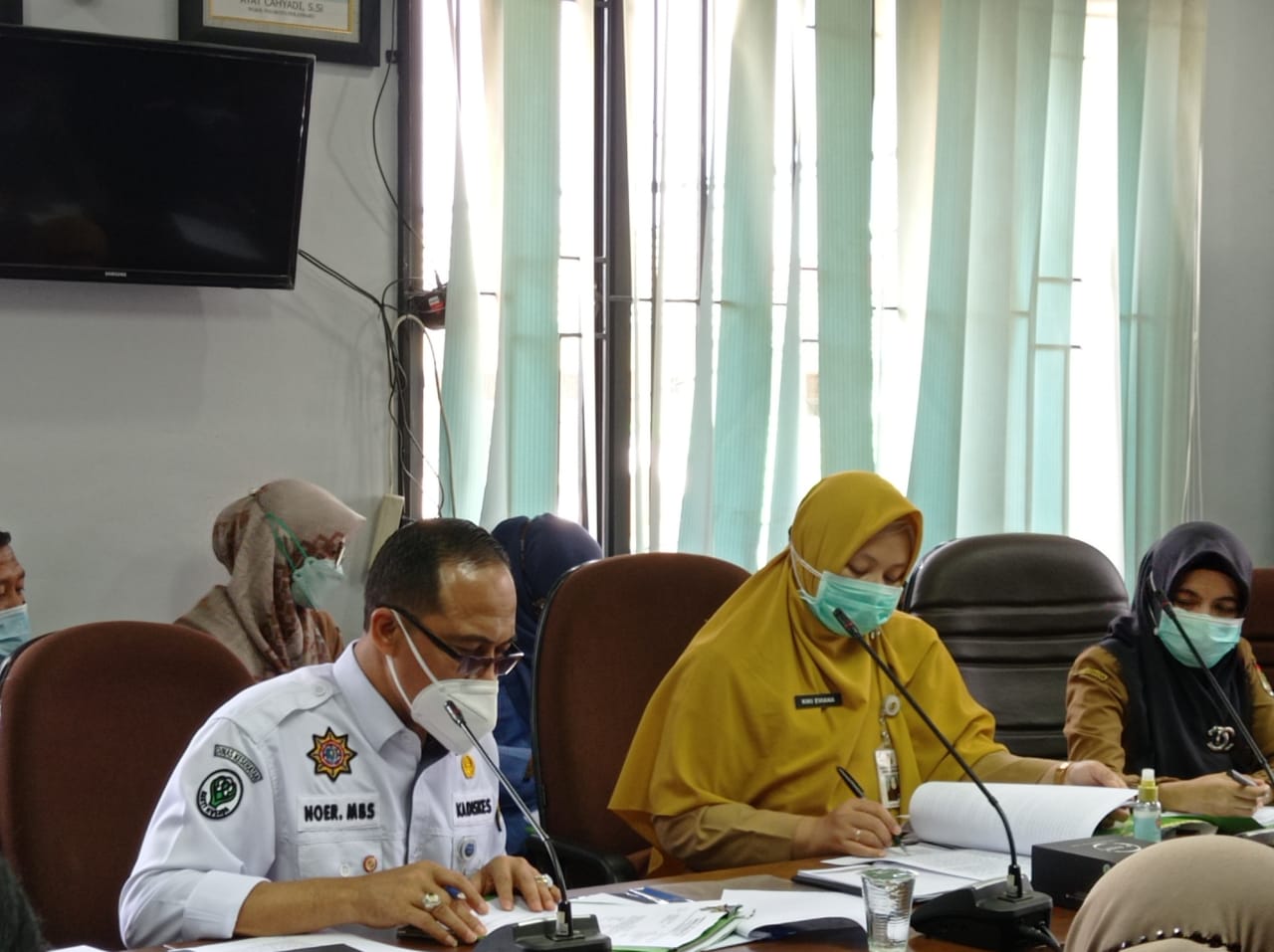 1619516183-Forletnews com-Kepala Dinas Kesehatan Kota Pekanbaru M Noer MBS dan 3 kepala puskesmas saat hearing Terkait Laporan Tenaga Kesehatan