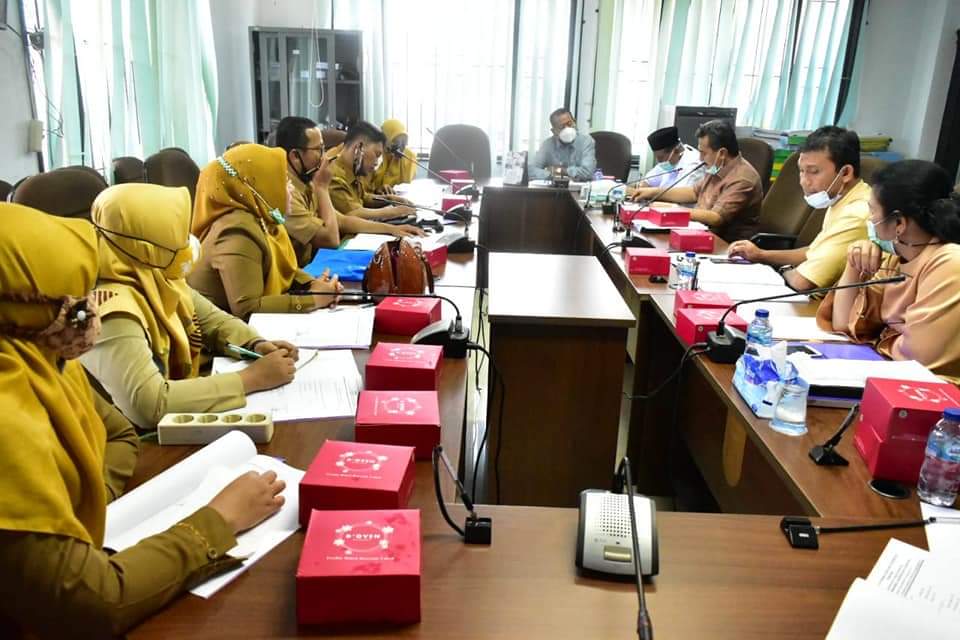 1619517474-Forletnews com-Anggota Komisi III DPRD Pekanbaru Zulkarnain dalam hearing bersama sejumlah guru bantu Kota Pekanbaru