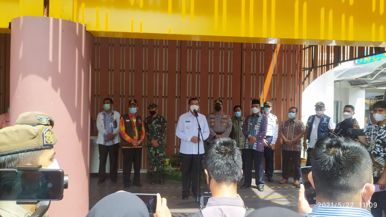 1635132225-Forletnews com-FWalikota Pekanbaru saat beri sambutan sebelum meresmikan bus vaksinasi