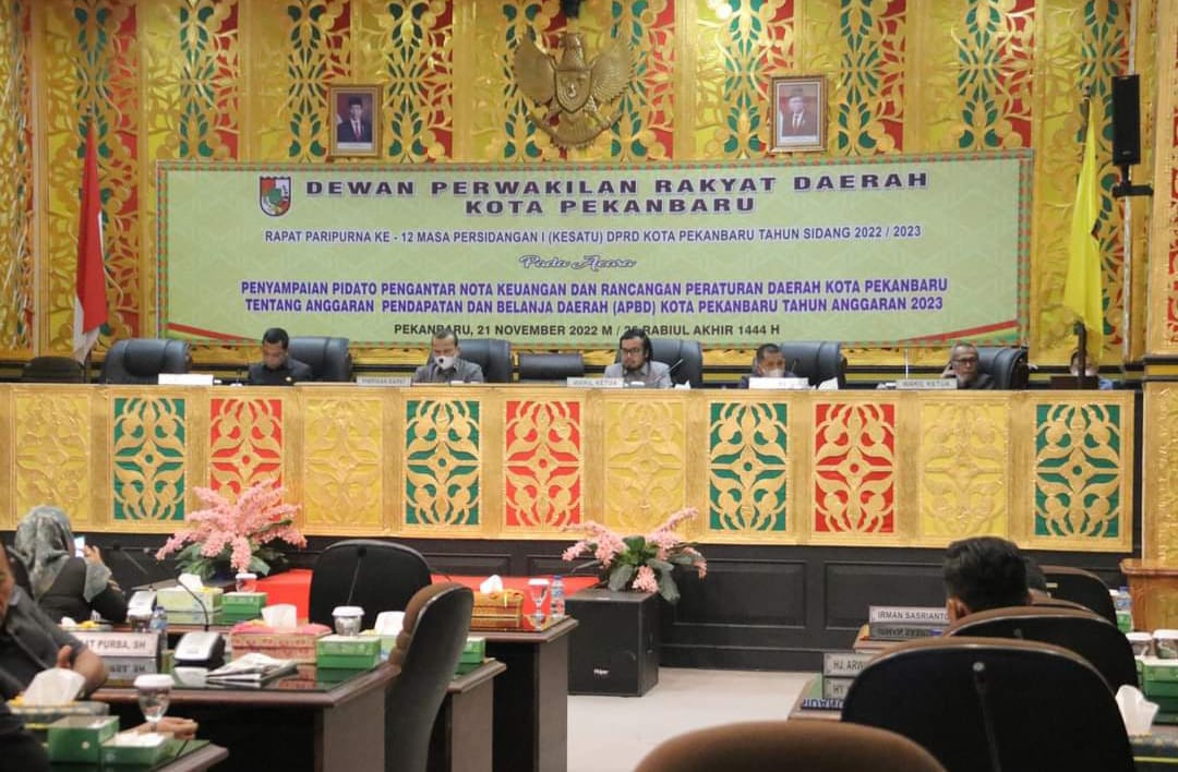1672771677-OpiniRiau com-Suasana Rapat Paripurna Nota Keuangan R-APBD 2023 di DPRD Pekanbaru
